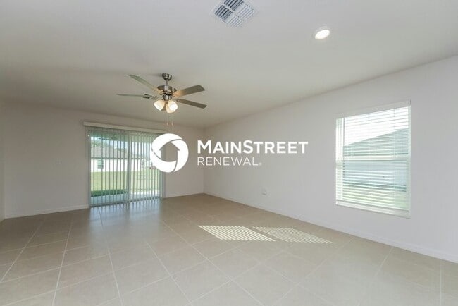 Photo - 4 Bedroom Pet-Friendly Home in Mascotte, FL with Main Street Renewal