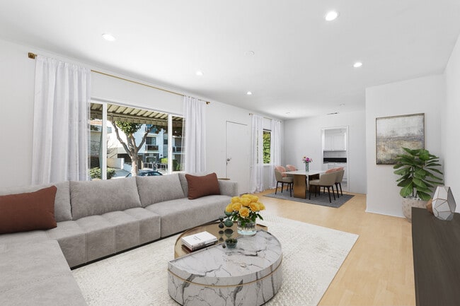 Sala de estar amueblada con comedor - 836 N Fuller Ave Unidad 1