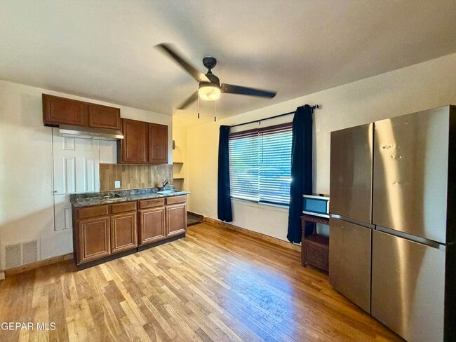 7404 Franklin Dr