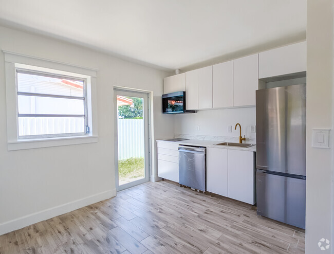 Building Photo - 10350 SW 44th St Rental