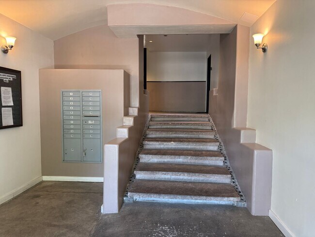 Photo - University/Nob Hill Studio