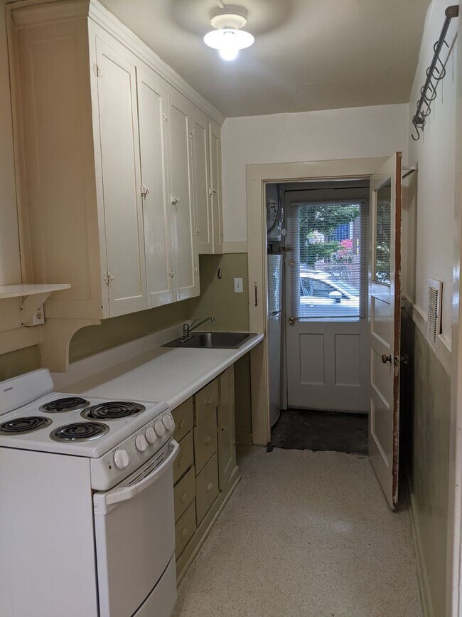 Photo - Broadway Court