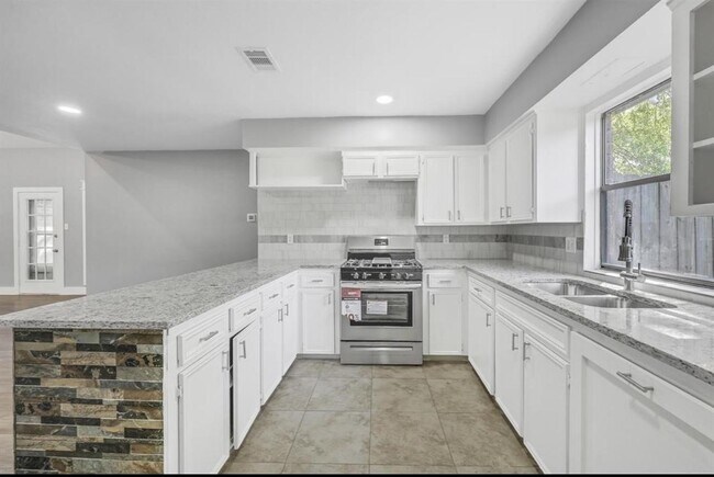 Photo - 18767 Glen Briar Ln