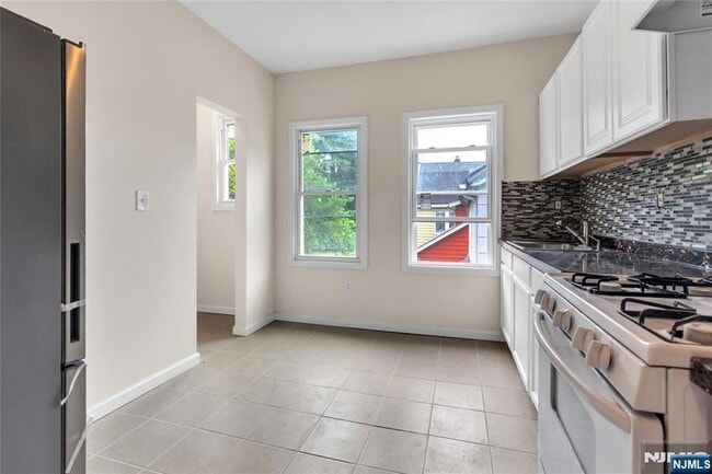 Photo - 247 Duane St Unit 1