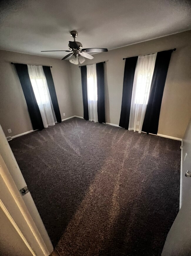 Building Photo - 2615 Metamora Rd