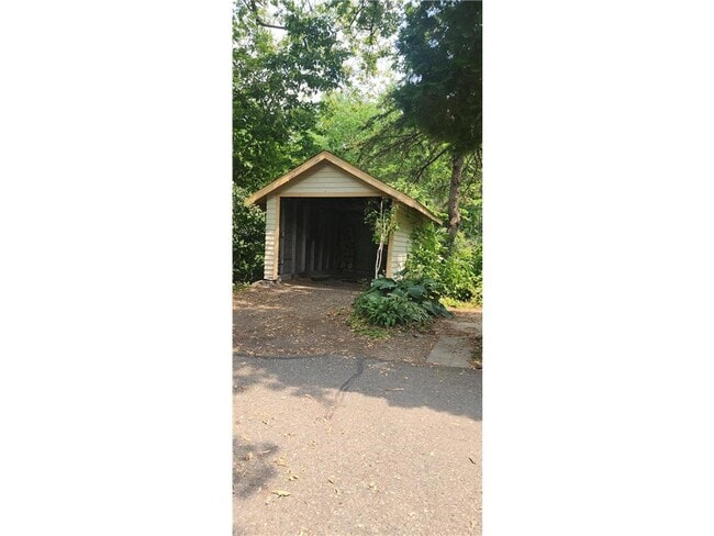 Photo - 208 Lake Blvd S
