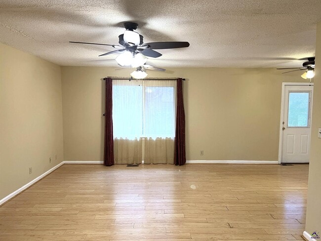 Photo - 212 Highland Dr