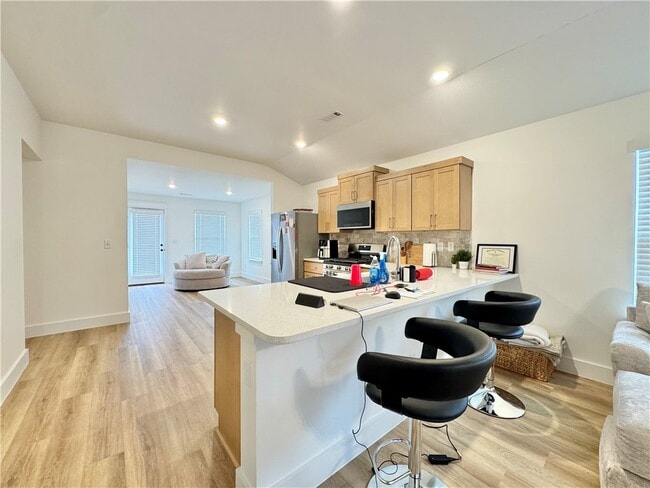 Photo - 681 Kendra St