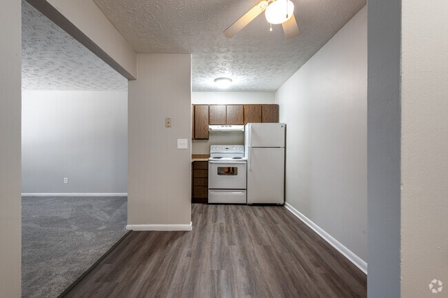 1BR, 1BA - 588SF