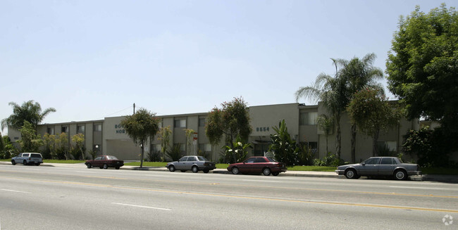 Downey North Apartments - Downey North Apartments