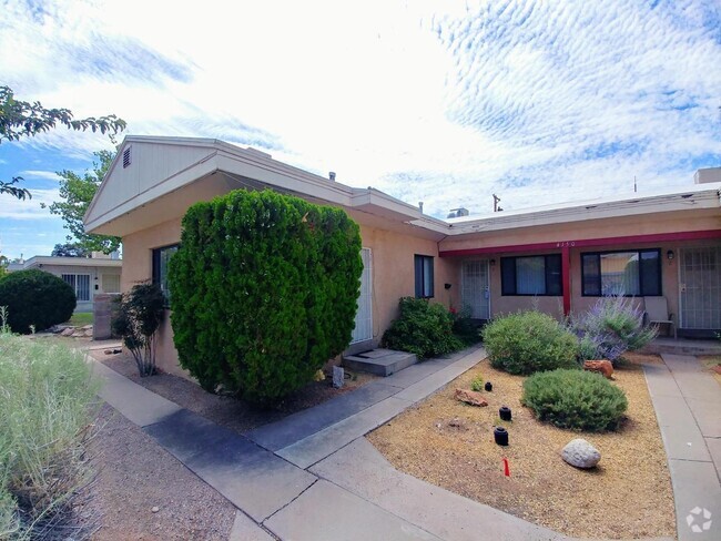 Building Photo - 4150 Mesa Verde Ave NE Unit Apt 1