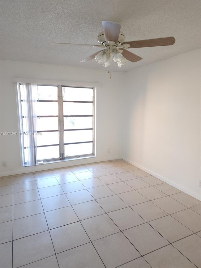 Photo - 4505 Treehouse Ln Unit 8-H