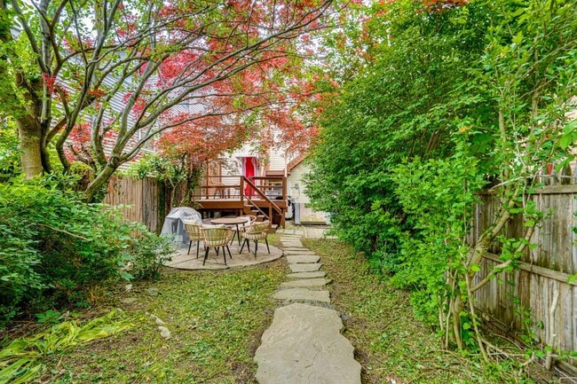 Photo - 442 Columbia St