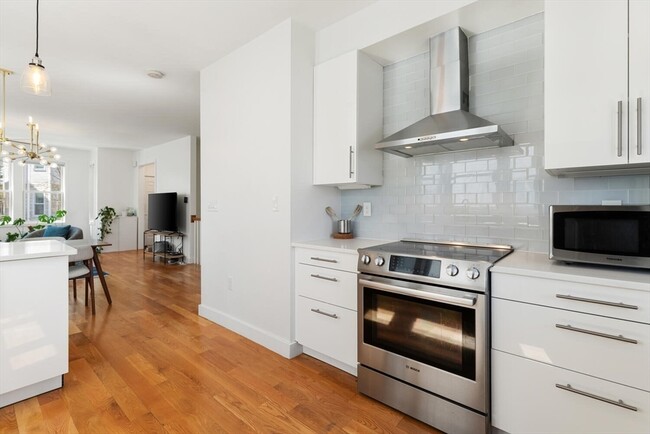 Building Photo - 37 Harrison St Unit 1 Rental