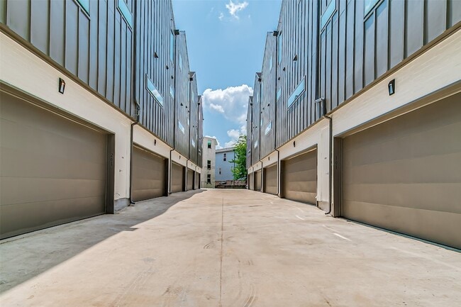 6028 Lewis St Unit 202