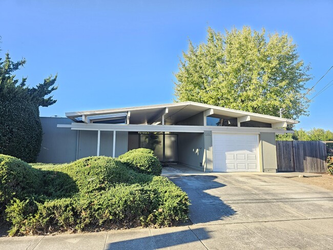 Building Photo - 4100 Wilson Ln