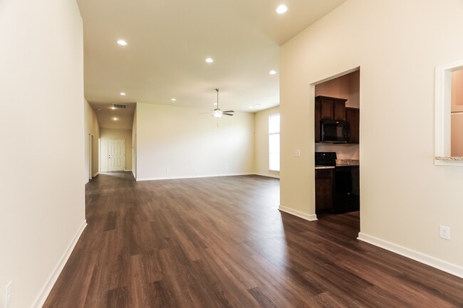 Photo - 325 Clover Cir