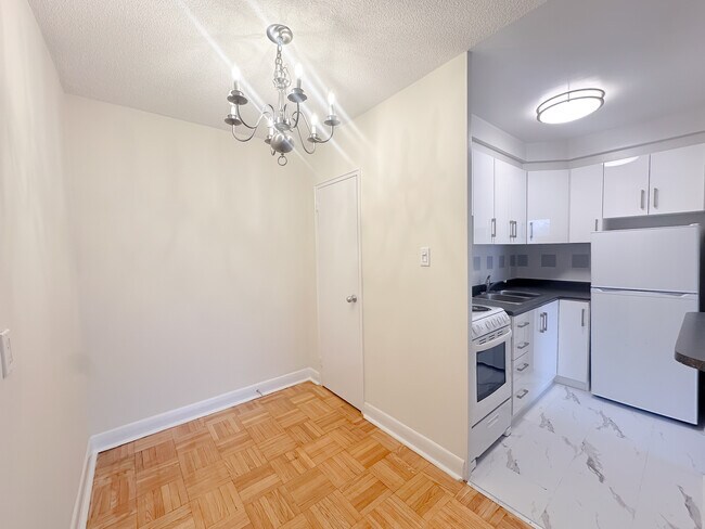 Photo - Ranleigh Manor