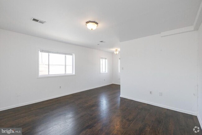 Building Photo - 506 Eastern Ave NE Unit 102 Rental
