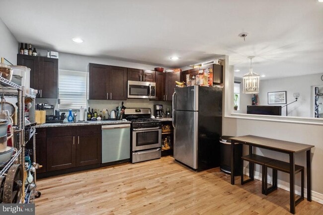 Building Photo - 2024 S 12th St Unit 2