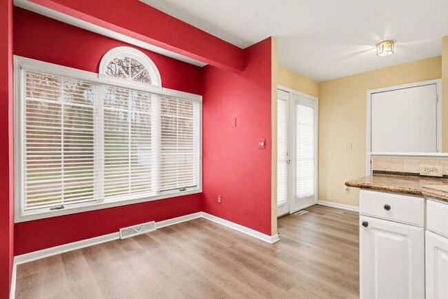 Photo - 4319 Valley Hollow Dr NE