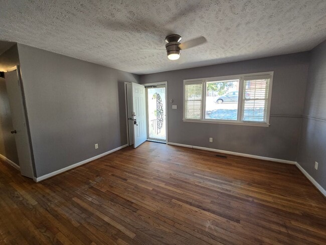 Photo - 733 Ashburton Dr