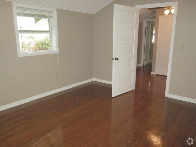 Building Photo - Log cabin Rental