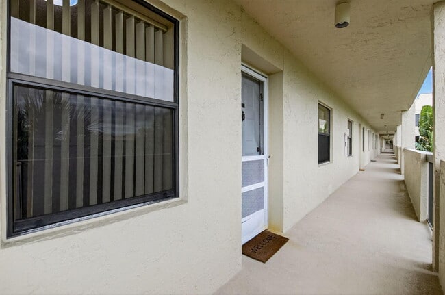 Photo - 2900 NW 42nd Ave Unit 402