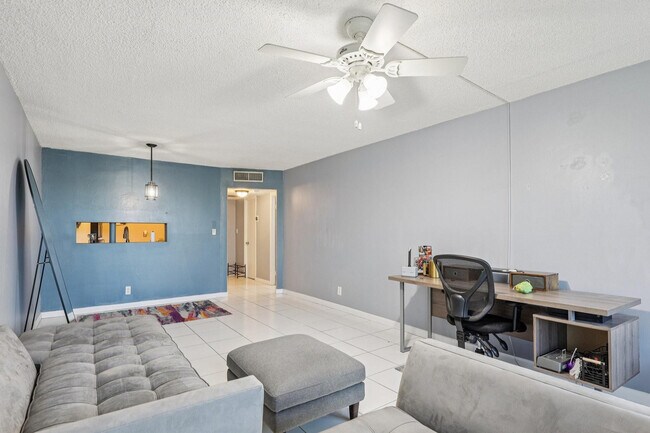 Building Photo - 6500 Cypress Rd Unit 508