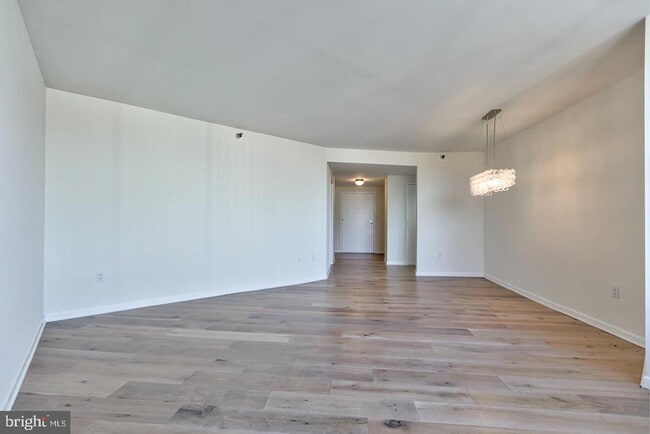 Building Photo - 202 W Rittenhouse Square Unit 1705