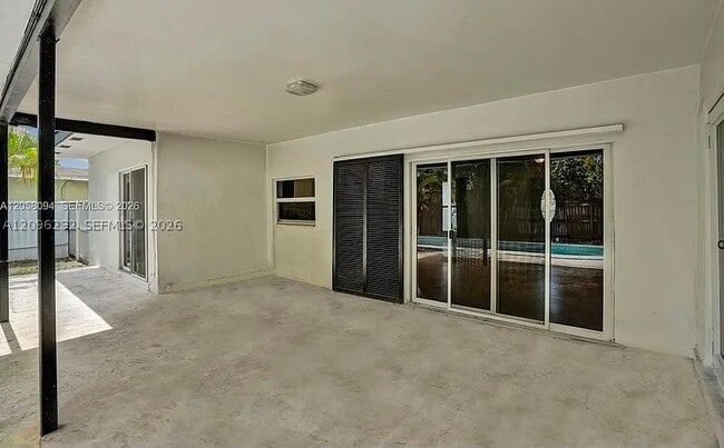 25 NE 210th St