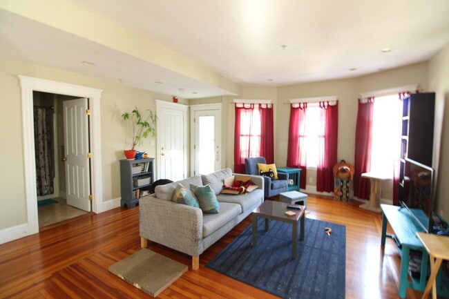 Photo - 7 Ashland St Unit 2