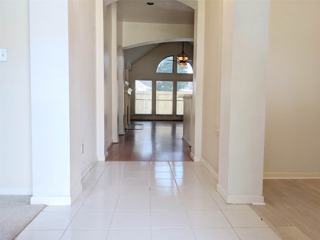 Photo - 2810 Foxden Dr