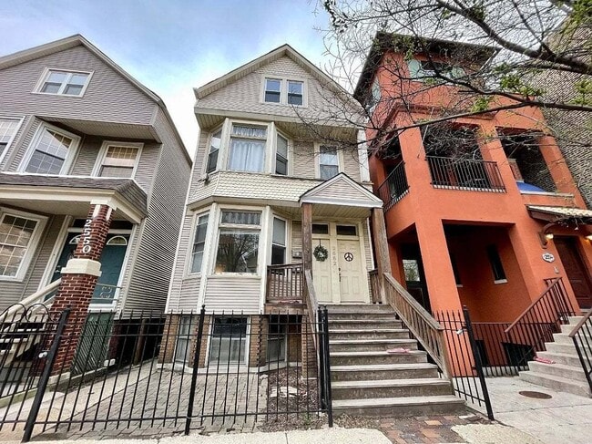 Building Photo - 2552 N Southport Ave Unit 2F