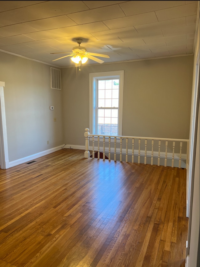 Building Photo - 110 E Railroad St Unit 110B Rental