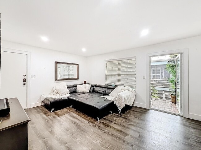 Photo - 305 SE 11th Ave Unit D