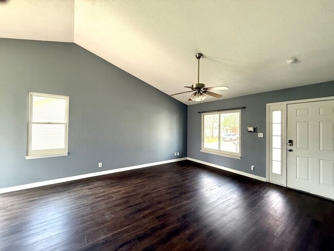 Photo - 3 Bedroom 2 Bathroom Home!