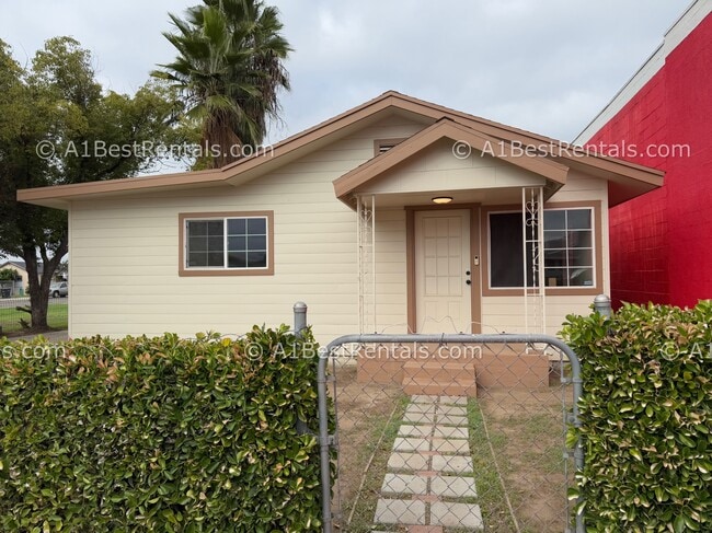 Building Photo - 3205 Sierra St Rental