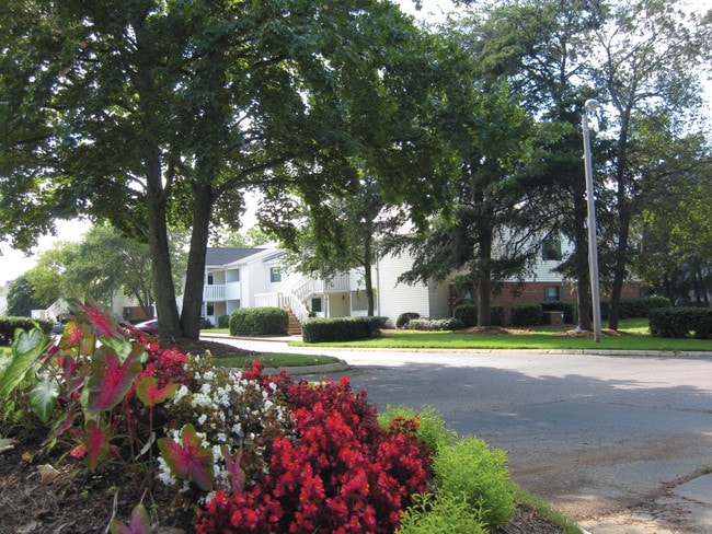 Stoneledge Plantation Apartments - Stoneledge Plantation Apartments