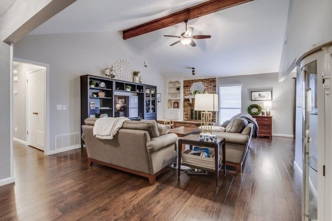 Photo - Very Nice 3 Bedroom 2 Bath Home in Yukon Schools