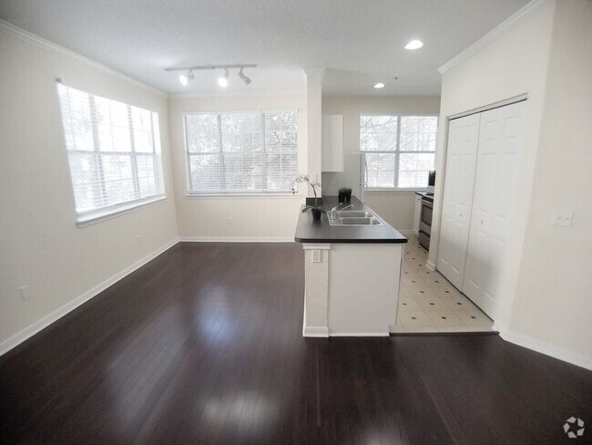 Building Photo - City View Wood Floor Updated Kitchen  2/2 ... Unit 256 Rental