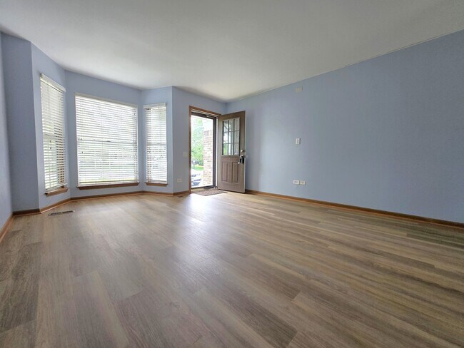 Photo - 8 E Shag Bark Ln