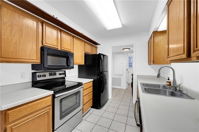 Photo - 758 W Poplar St