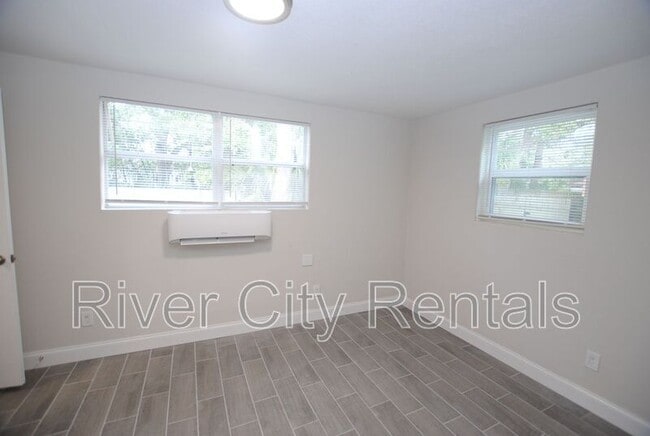 Photo - 2975 Dellwood Ave