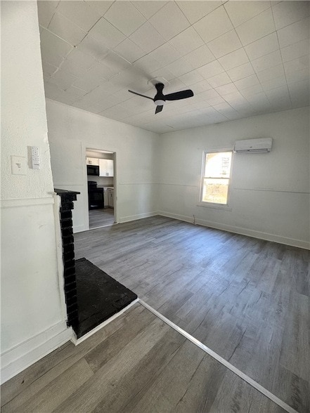 6 Riverside St