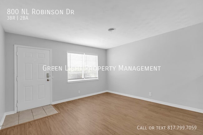 Photo - 800 N L Robinson Dr