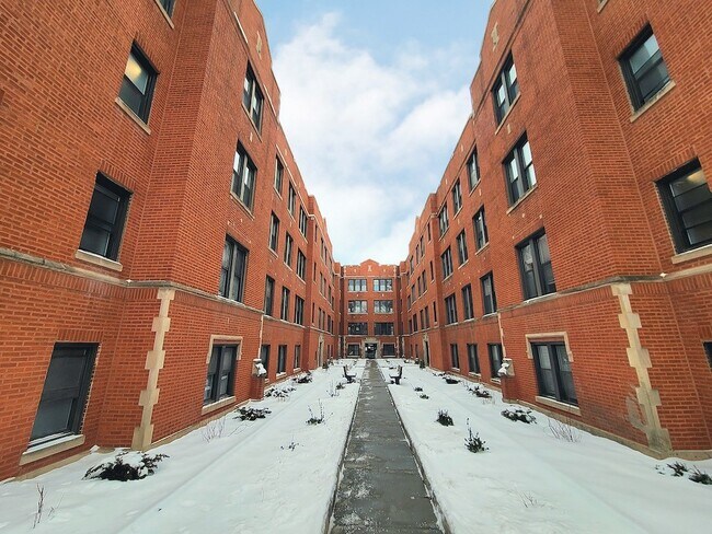 Building Photo - 3929 N Janssen Ave Unit J02W