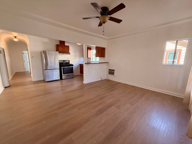 Building Photo - 3659 6th Ave Unit 3661 6th Ave