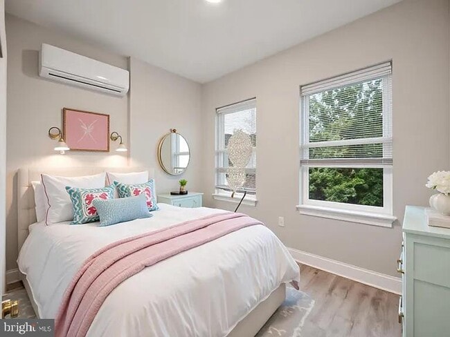 Photo - 1236 W Airdrie St Unit B