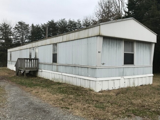 Building Photo - 3 Bedroom 2 Bath Home For Rent Near Post!